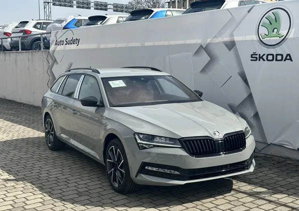 skoda superb Skoda Superb cena 195000 przebieg: 5, rok produkcji 2024 z Wyśmierzyce